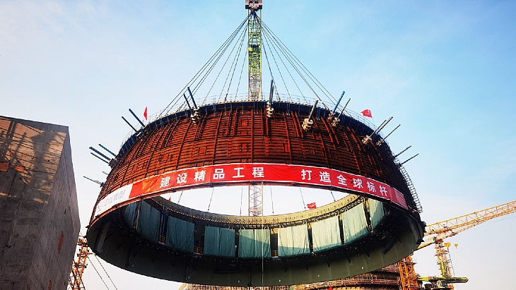 Lower tier of Tianwan 8's inner containment dome lifted into place
