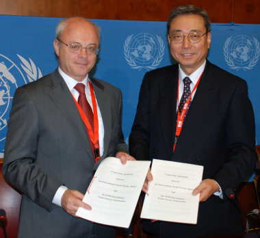 Sokolov and Ikeda: new cooperation agreement (Courtesy of ITER)