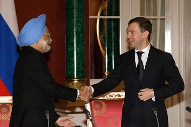 Singh and Medvedev (Presidential Press and Information Office)