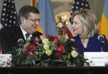 K Gryshcehnko and H Clinton (US State Dept)