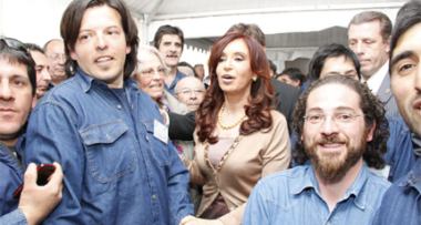 Cristina Fernandez and workers at Pilcaniyeu (CNEA)