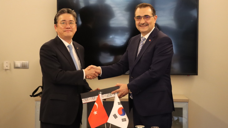 Korea proposes building four reactors for Turkey
