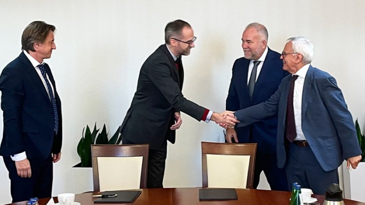 Umowa o świadczenie usług toruje drogę do polsko-kanadyjskiej współpracy SMR: firmy