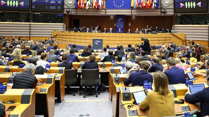 European Parliament calls for Russia sanctions to include nuclear