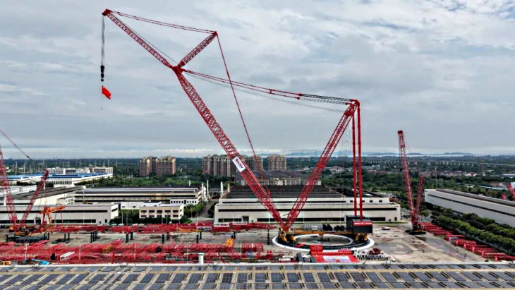 China's giant crane for nuclear power plant construction