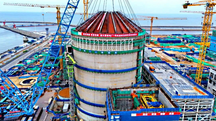 Outer dome hoisted at Xudabao unit 1