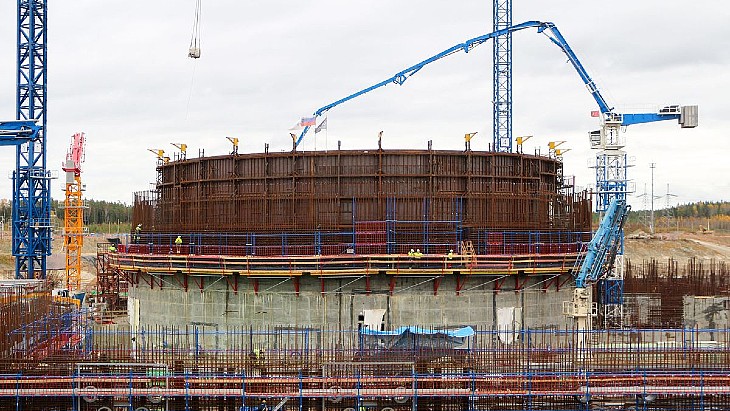 Outer containment work under way for Leningrad's seventh unit
